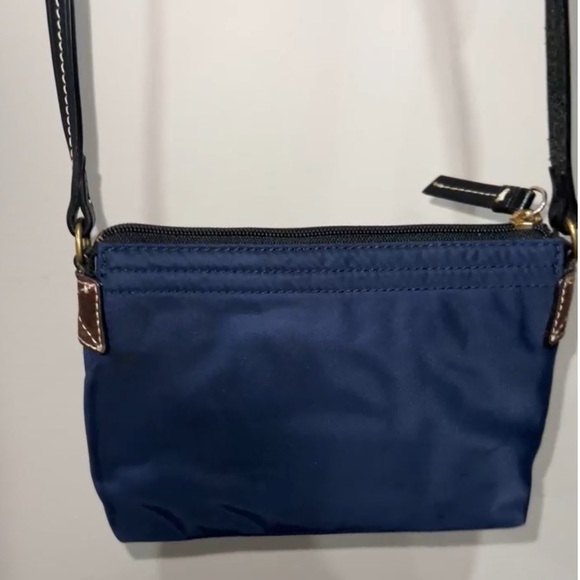PRISTINE Dooney & Bourke Nylon Navy adjustable Crossbody - Picture 5 of 16
